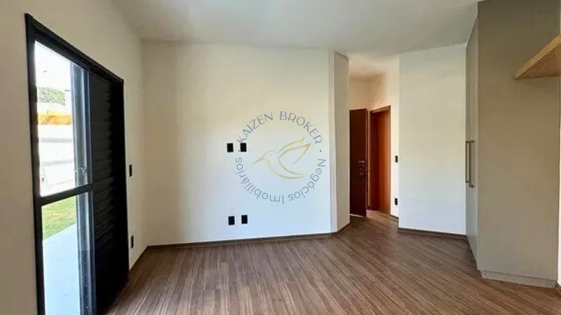 Casa à venda no Portal da Serra em Bragança Paulista. 6 dormitórios, 3 suítes, piscina, área gourmet, vista para montanhas e segurança em condomínio fechado.: 2ª foto da galeria de imagens do imóvel
