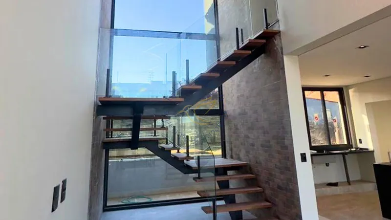 Casa nova à venda no Vale das Águas em Bragança Paulista. 3 suítes, área gourmet, piscina, acabamento moderno e localização privilegiada em condomínio fechado.: 2ª foto da galeria de imagens do imóvel
