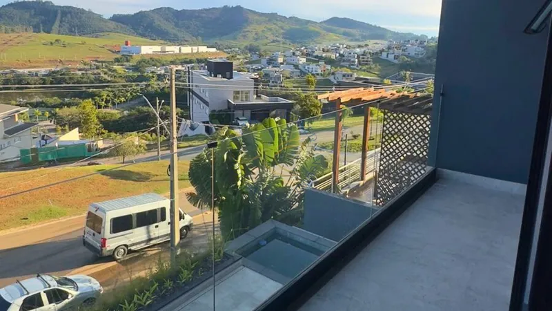 Casa nova à venda no Vale das Águas em Bragança Paulista. 3 suítes, área gourmet, piscina, acabamento moderno e localização privilegiada em condomínio fechado.: 1ª foto da galeria de imagens do imóvel
