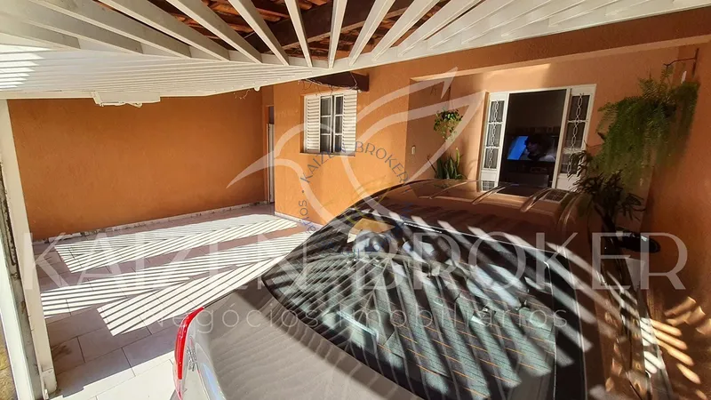 Casa com Edícula à Venda em Bragança Paulista – 3 Dormitórios, Quintal com Churrasqueira e 2 Vagas Cobertas: 1ª foto da galeria de imagens do imóvel
