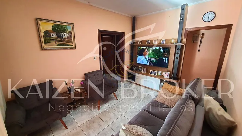 Casa com Edícula à Venda em Bragança Paulista – 3 Dormitórios, Quintal com Churrasqueira e 2 Vagas Cobertas: 3ª foto da galeria de imagens do imóvel