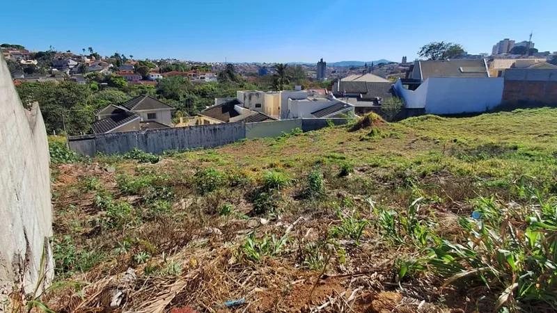 Lote residencial com 1.000m² em Bragança Paulista. Localização privilegiada no Jardim América, ideal para projetos modernos e valorização garantida.: 1ª foto da galeria de imagens do imóvel