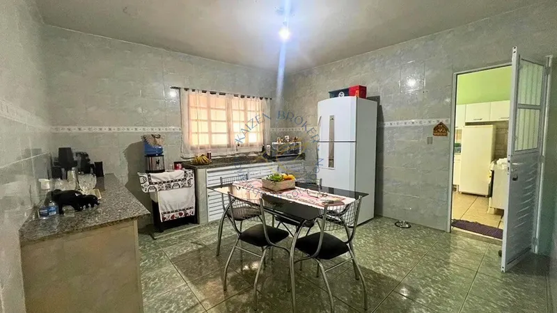 Chácara à venda no Menin – Bragança Paulista/SP. 3 dormitórios, varanda, cozinha caipira, pomar, 6 vagas e 1.180m² de terreno. Refúgio natural com escritura regularizada!: 10ª foto da galeria de imagens do imóvel