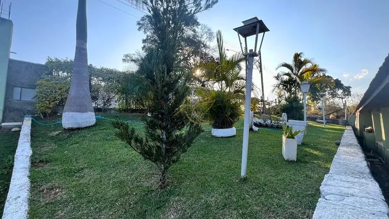 Chácara à venda no Menin – Bragança Paulista/SP. 3 dormitórios, varanda, cozinha caipira, pomar, 6 vagas e 1.180m² de terreno. Refúgio natural com escritura regularizada!: 5ª foto da galeria de imagens do imóvel