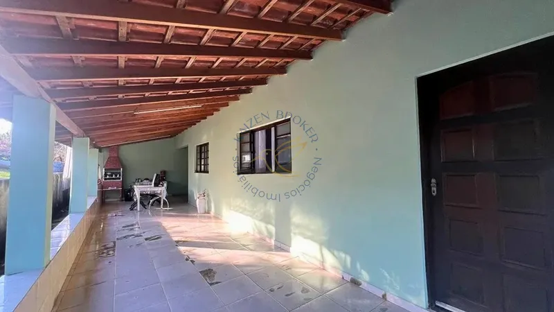Chácara à venda no Menin – Bragança Paulista/SP. 3 dormitórios, varanda, cozinha caipira, pomar, 6 vagas e 1.180m² de terreno. Refúgio natural com escritura regularizada!: 2ª foto da galeria de imagens do imóvel