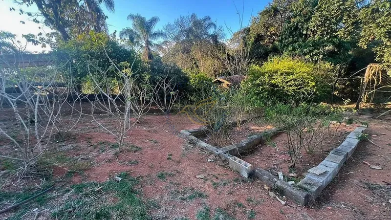 Chácara à venda no Menin – Bragança Paulista/SP. 3 dormitórios, varanda, cozinha caipira, pomar, 6 vagas e 1.180m² de terreno. Refúgio natural com escritura regularizada!: 3ª foto da galeria de imagens do imóvel