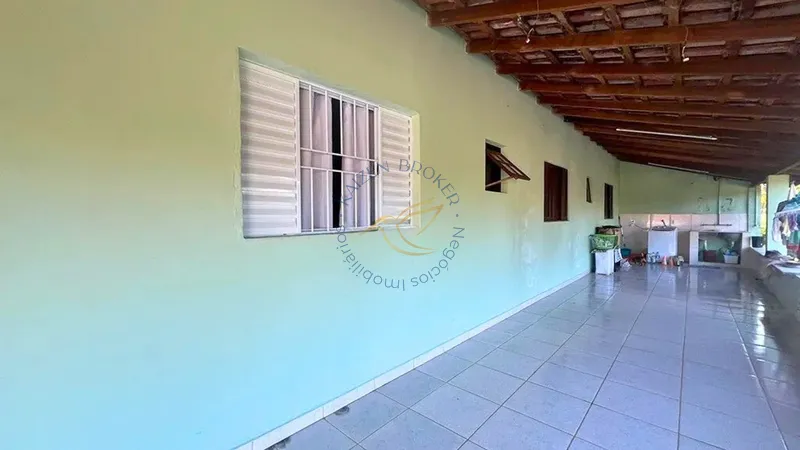 Chácara à venda no Menin – Bragança Paulista/SP. 3 dormitórios, varanda, cozinha caipira, pomar, 6 vagas e 1.180m² de terreno. Refúgio natural com escritura regularizada!: 6ª foto da galeria de imagens do imóvel
