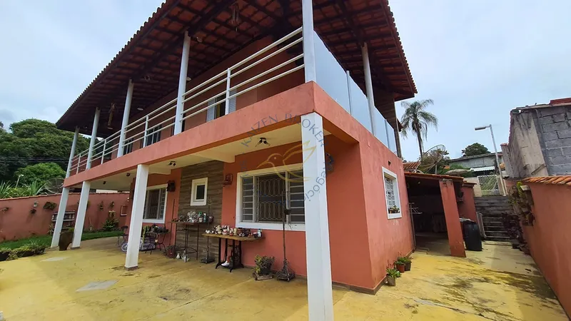 Chácara à venda no Menin – Bragança Paulista/SP. 5 dormitórios, piscina, área gourmet, pomar, canil e garagem para 8 carros. Conforto e lazer a 20 min do centro da cidade!: 1ª foto da galeria de imagens do imóvel