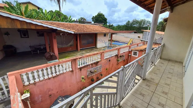 Chácara à venda no Menin – Bragança Paulista/SP. 5 dormitórios, piscina, área gourmet, pomar, canil e garagem para 8 carros. Conforto e lazer a 20 min do centro da cidade!: 3ª foto da galeria de imagens do imóvel