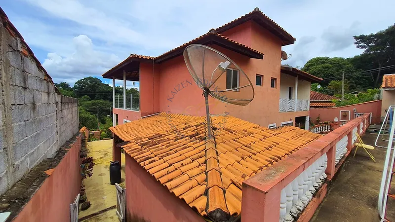 Chácara à venda no Menin – Bragança Paulista/SP. 5 dormitórios, piscina, área gourmet, pomar, canil e garagem para 8 carros. Conforto e lazer a 20 min do centro da cidade!: 5ª foto da galeria de imagens do imóvel