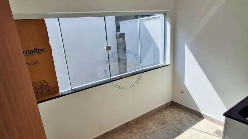 Casa para locação no Centro de Bragança Paulista, com 2 quartos (1 suíte), sala ampla, sacada, 2 vagas e 120m². Valor de R$ 3.000/mês com condomínio incluso.: 4ª foto da galeria de imagens do imóvel