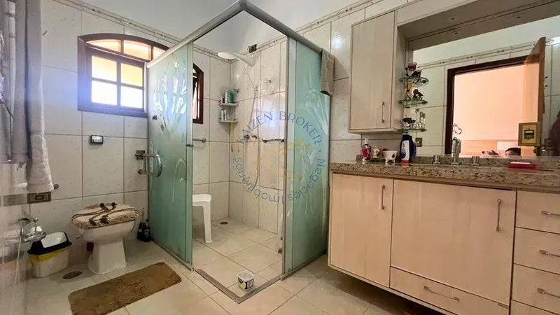 Casa térrea à venda no Jardim das Palmeiras em Bragança Paulista. 6 dormitórios, piscina, área gourmet, 9 vagas e lazer completo em condomínio fechado.: 11ª foto da galeria de imagens do imóvel