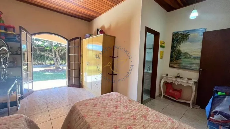 Casa térrea à venda no Jardim das Palmeiras em Bragança Paulista. 6 dormitórios, piscina, área gourmet, 9 vagas e lazer completo em condomínio fechado.: 6ª foto da galeria de imagens do imóvel