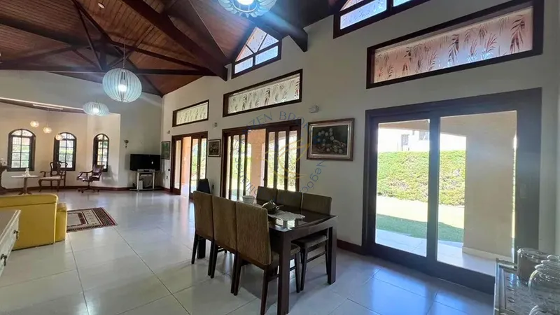 Casa térrea à venda no Jardim das Palmeiras em Bragança Paulista. 6 dormitórios, piscina, área gourmet, 9 vagas e lazer completo em condomínio fechado.: 4ª foto da galeria de imagens do imóvel