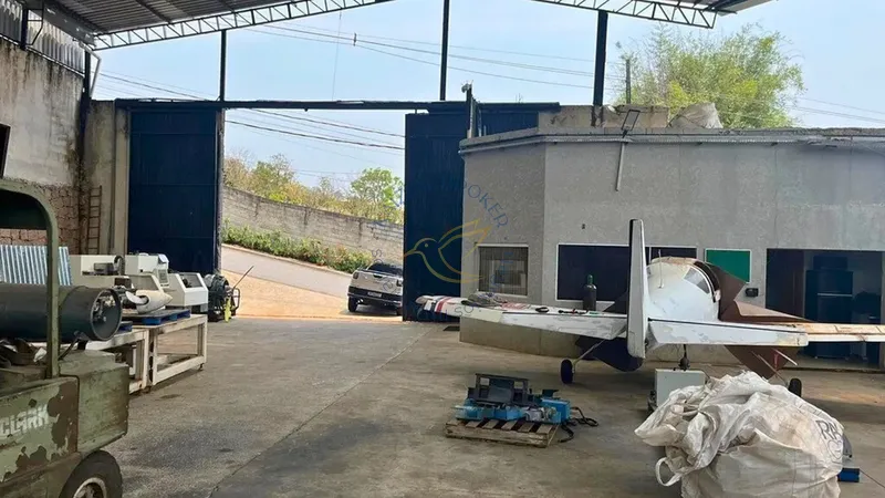 Imóvel industrial em Bragança Paulista com 650m² construídos. Galpão aberto com estrutura sólida, ideal para empresas e logística. Venda por R$ 1.800.000.: 1ª foto da galeria de imagens do imóvel