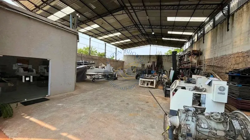 Imóvel industrial em Bragança Paulista com 650m² construídos. Galpão aberto com estrutura sólida, ideal para empresas e logística. Venda por R$ 1.800.000.: 4ª foto da galeria de imagens do imóvel