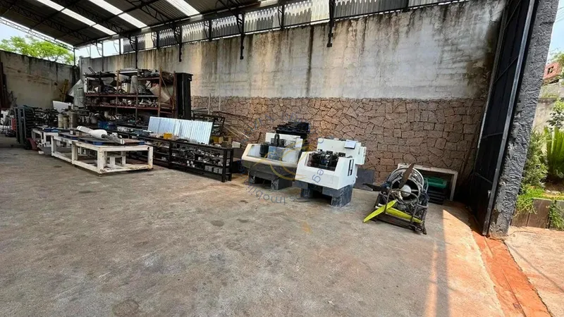 Imóvel industrial em Bragança Paulista com 650m² construídos. Galpão aberto com estrutura sólida, ideal para empresas e logística. Venda por R$ 1.800.000.: 2ª foto da galeria de imagens do imóvel