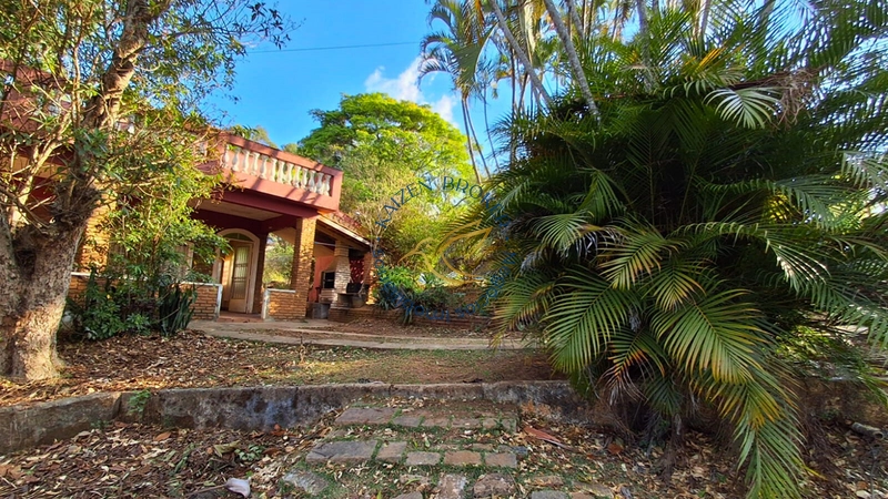 Imóvel com 2.055m² em Bragança Paulista, 3 quartos, piscina e área de lazer. Chácara cercada por natureza e ideal para descanso ou moradia.: 4ª foto da galeria de imagens do imóvel