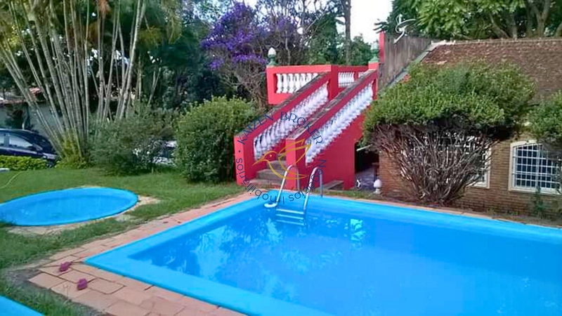 Imóvel com 2.055m² em Bragança Paulista, 3 quartos, piscina e área de lazer. Chácara cercada por natureza e ideal para descanso ou moradia.: 1ª foto da galeria de imagens do imóvel