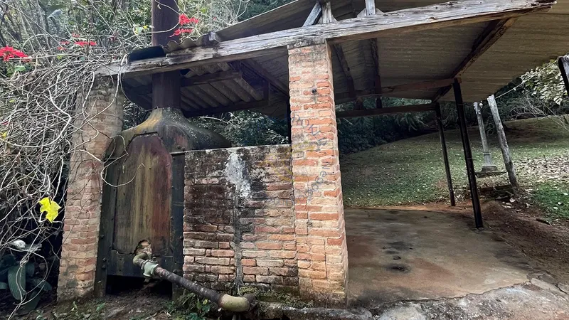 Sítio com casa sede, casa de caseiro, piscina, campo e churrasqueira em Bragança Paulista. Excelente oportunidade para investir ou morar.: 14ª foto da galeria de imagens do imóvel