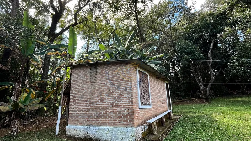 Sítio com casa sede, casa de caseiro, piscina, campo e churrasqueira em Bragança Paulista. Excelente oportunidade para investir ou morar.: 4ª foto da galeria de imagens do imóvel