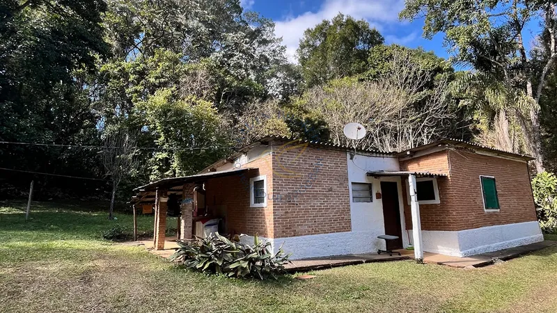 Sítio com casa sede, casa de caseiro, piscina, campo e churrasqueira em Bragança Paulista. Excelente oportunidade para investir ou morar.: 3ª foto da galeria de imagens do imóvel