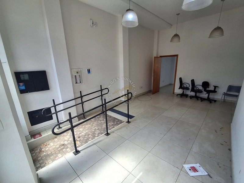 🏢 Amplo Salão Comercial de 150m² para Locação no Centro de Bragança Paulista - SP: 3ª foto da galeria de imagens do imóvel