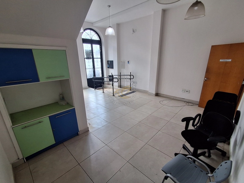 🏢 Amplo Salão Comercial de 150m² para Locação no Centro de Bragança Paulista - SP: 6ª foto da galeria de imagens do imóvel