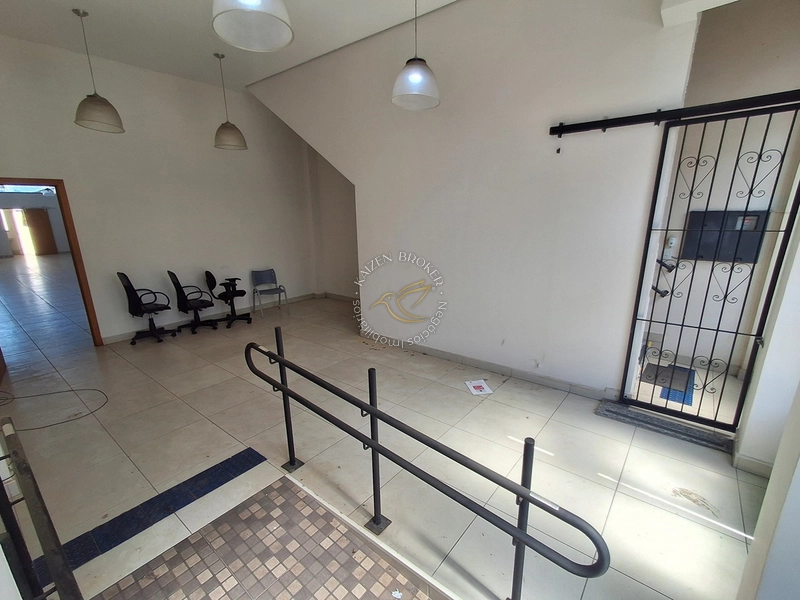 🏢 Amplo Salão Comercial de 150m² para Locação no Centro de Bragança Paulista - SP: 4ª foto da galeria de imagens do imóvel