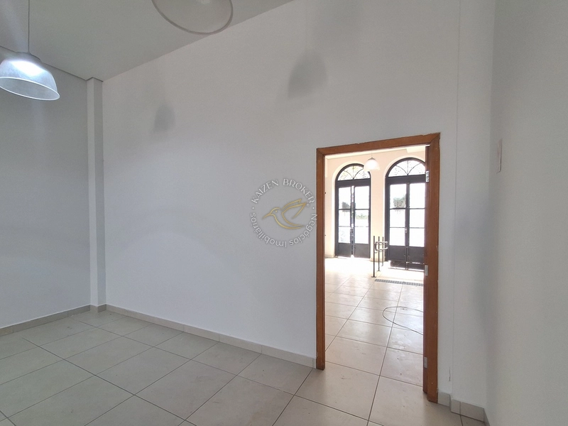 🏢 Amplo Salão Comercial de 150m² para Locação no Centro de Bragança Paulista - SP: 8ª foto da galeria de imagens do imóvel