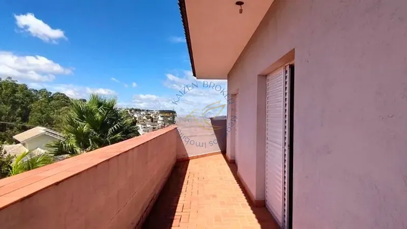 Casa em condomínio fechado em Bragança Paulista com segurança 24h, vista para o lago, área gourmet, piscina e fácil acesso ao centro da cidade.: 7ª foto da galeria de imagens do imóvel
