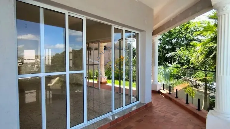 Casa em condomínio fechado em Bragança Paulista com segurança 24h, vista para o lago, área gourmet, piscina e fácil acesso ao centro da cidade.: 3ª foto da galeria de imagens do imóvel