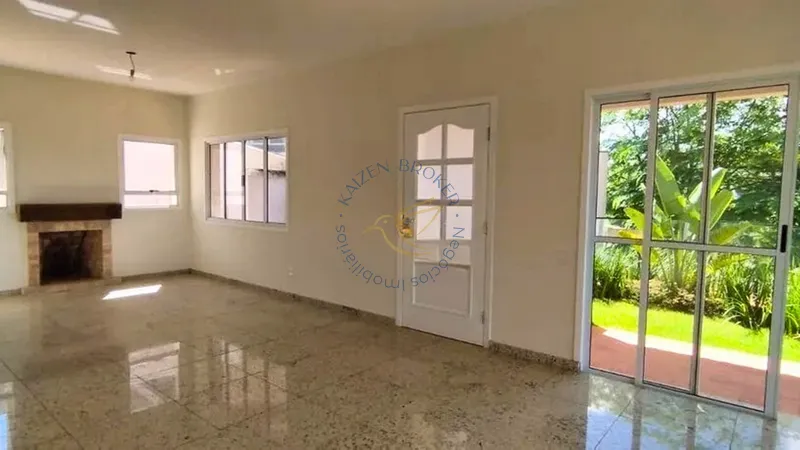 Casa em condomínio fechado em Bragança Paulista com segurança 24h, vista para o lago, área gourmet, piscina e fácil acesso ao centro da cidade.: 4ª foto da galeria de imagens do imóvel