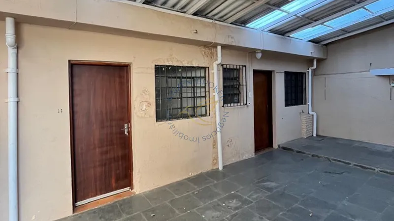 Casa à venda na Vila Mota em Bragança Paulista. Duas moradias no mesmo terreno, quintal amplo, rua sem saída e excelente localização. Aceita financiamento e FGTS.: 59ª foto da galeria de imagens do imóvel
