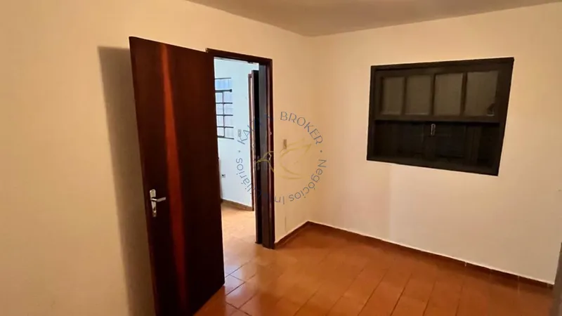 Casa à venda na Vila Mota em Bragança Paulista. Duas moradias no mesmo terreno, quintal amplo, rua sem saída e excelente localização. Aceita financiamento e FGTS.: 33ª foto da galeria de imagens do imóvel