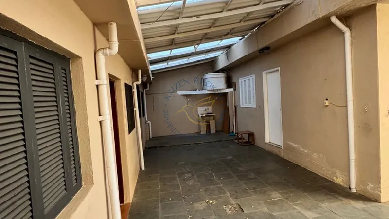 Casa à venda na Vila Mota em Bragança Paulista. Duas moradias no mesmo terreno, quintal amplo, rua sem saída e excelente localização. Aceita financiamento e FGTS.: 26ª foto da galeria de imagens do imóvel