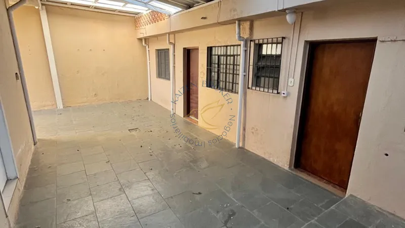 Casa à venda na Vila Mota em Bragança Paulista. Duas moradias no mesmo terreno, quintal amplo, rua sem saída e excelente localização. Aceita financiamento e FGTS.: 43ª foto da galeria de imagens do imóvel