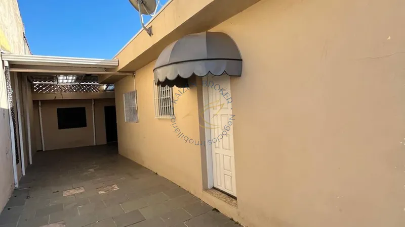 Casa à venda na Vila Mota em Bragança Paulista. Duas moradias no mesmo terreno, quintal amplo, rua sem saída e excelente localização. Aceita financiamento e FGTS.: 28ª foto da galeria de imagens do imóvel