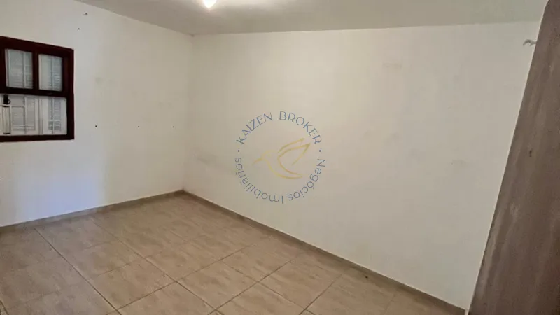 Casa à venda na Vila Mota em Bragança Paulista. Duas moradias no mesmo terreno, quintal amplo, rua sem saída e excelente localização. Aceita financiamento e FGTS.: 2ª foto da galeria de imagens do imóvel
