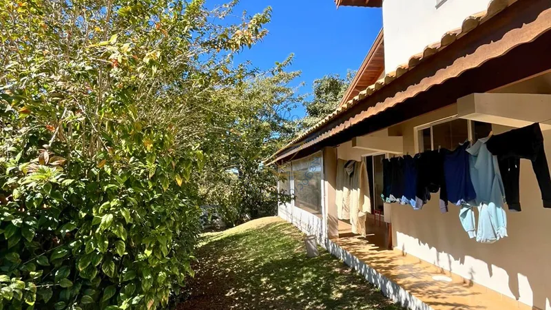 Chácara com 2 quartos, suíte, piscina, espaço gourmet e jardim em Bragança Paulista SP. Terreno amplo, 6 vagas e permuta por imóvel no centro. Agende sua visita!: 31ª foto da galeria de imagens do imóvel