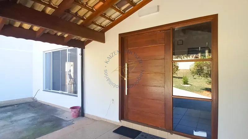 Chácara com 2 quartos, suíte, piscina, espaço gourmet e jardim em Bragança Paulista SP. Terreno amplo, 6 vagas e permuta por imóvel no centro. Agende sua visita!: 5ª foto da galeria de imagens do imóvel