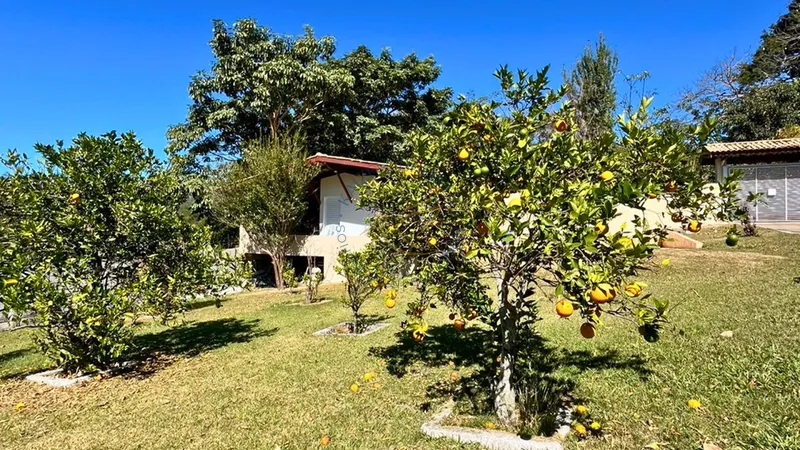 Chácara com 2 quartos, suíte, piscina, espaço gourmet e jardim em Bragança Paulista SP. Terreno amplo, 6 vagas e permuta por imóvel no centro. Agende sua visita!: 28ª foto da galeria de imagens do imóvel