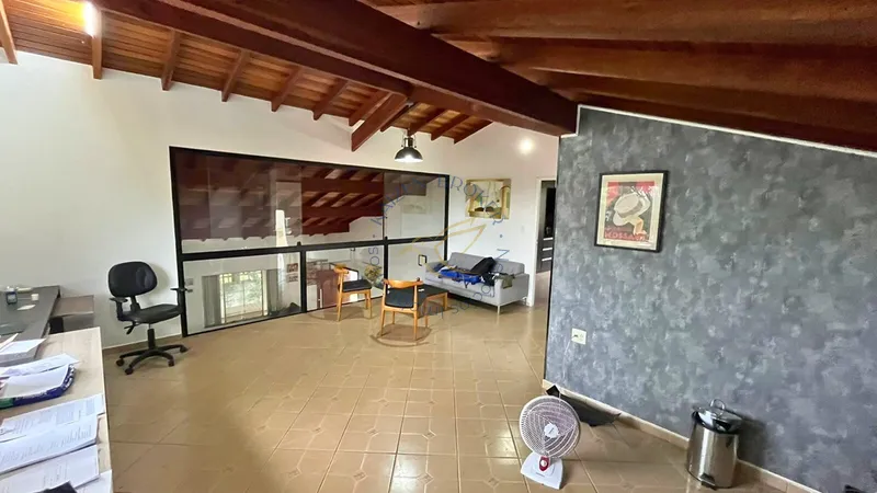 Chácara com 2 quartos, suíte, piscina, espaço gourmet e jardim em Bragança Paulista SP. Terreno amplo, 6 vagas e permuta por imóvel no centro. Agende sua visita!: 8ª foto da galeria de imagens do imóvel