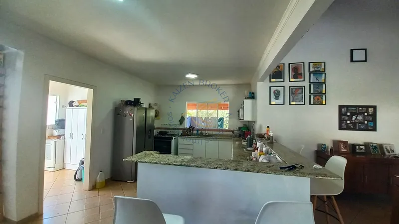 Chácara com 2 quartos, suíte, piscina, espaço gourmet e jardim em Bragança Paulista SP. Terreno amplo, 6 vagas e permuta por imóvel no centro. Agende sua visita!: 2ª foto da galeria de imagens do imóvel