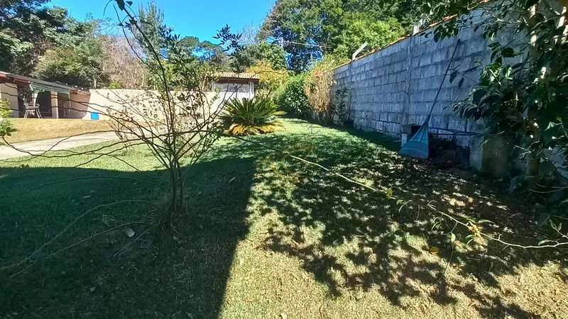 Chácara com 2 quartos, suíte, piscina, espaço gourmet e jardim em Bragança Paulista SP. Terreno amplo, 6 vagas e permuta por imóvel no centro. Agende sua visita!: 24ª foto da galeria de imagens do imóvel
