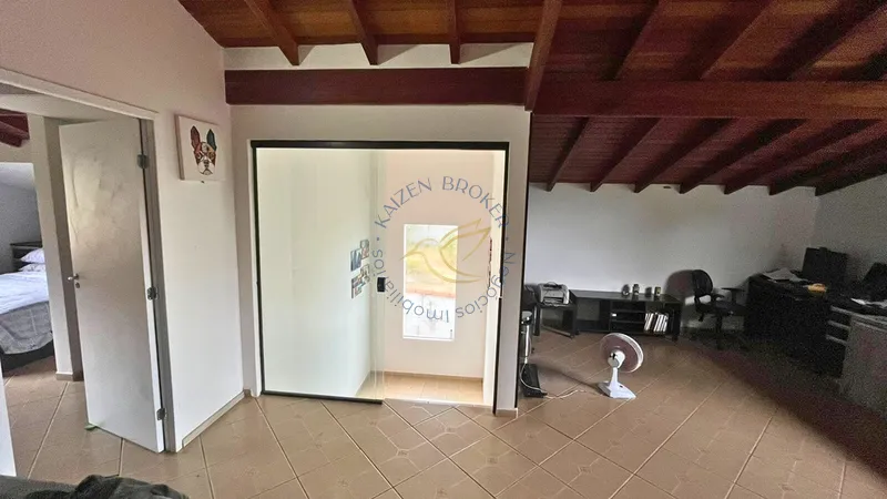 Chácara com 2 quartos, suíte, piscina, espaço gourmet e jardim em Bragança Paulista SP. Terreno amplo, 6 vagas e permuta por imóvel no centro. Agende sua visita!: 6ª foto da galeria de imagens do imóvel