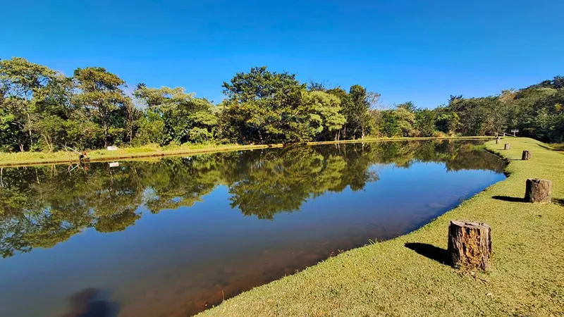 Lote em Tuiuti SP com 384m² em condomínio fechado. Portaria, piscinas, salão de festas e área gourmet. Refúgio perfeito para quem busca qualidade de vida.: 6ª foto da galeria de imagens do imóvel