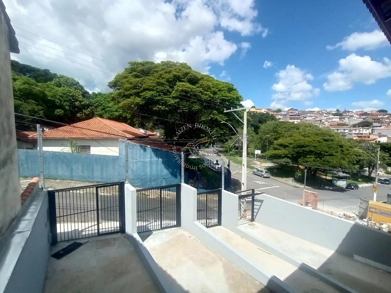 Sobrado à venda na Vila Aparecida em Bragança Paulista com 2 dormitórios, quintal, garagem e financiamento Minha Casa Minha Vida.: 3ª foto da galeria de imagens do imóvel