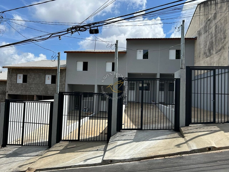 Sobrado à venda na Vila Aparecida em Bragança Paulista com 2 dormitórios, quintal, garagem e financiamento Minha Casa Minha Vida.: 1ª foto da galeria de imagens do imóvel