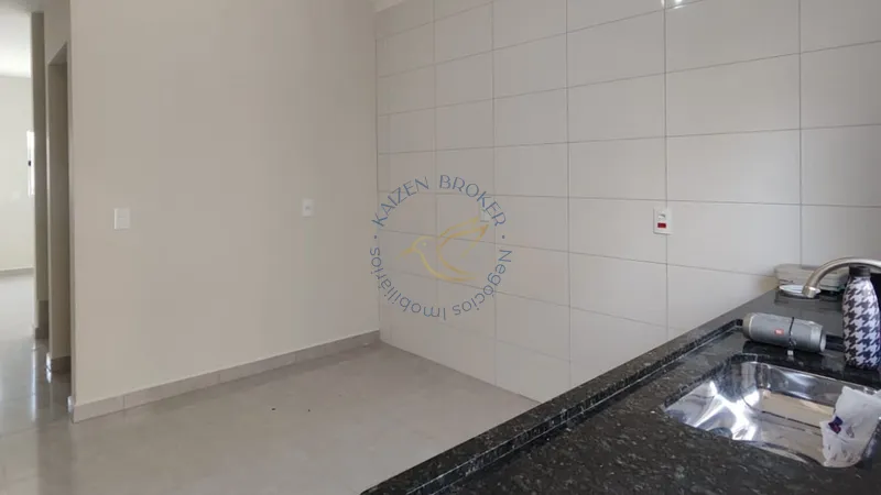 Sobrado à venda no bairro Planejada em Bragança Paulista com 2 dormitórios, quintal e garagem. Documentação pronta para financiamento bancário.: 3ª foto da galeria de imagens do imóvel